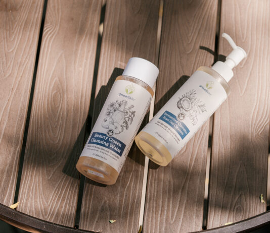 Double Cleansing | Vẻ đẹp bền vững bắt đầu từ sự thấu hiểu làn da Bộ Double Cleansing SheeSkin gồm Nước Tẩy Trang Thảo Mộc Vương Phi và Gel Rửa Mặt Rễ Nghệ Lên Men